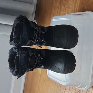 Khombu Kids' Snowtracker waterproof boot, size 1, grey/black